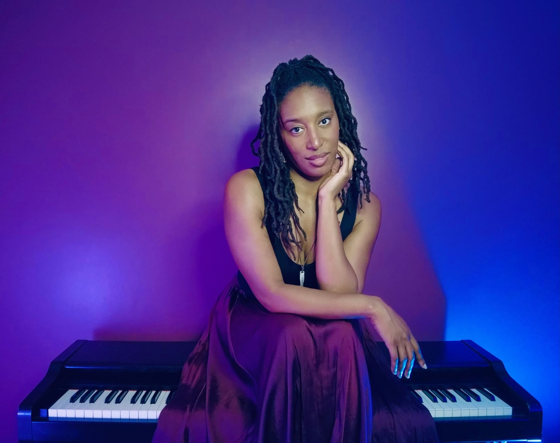 Jasmine Janaye at the piano